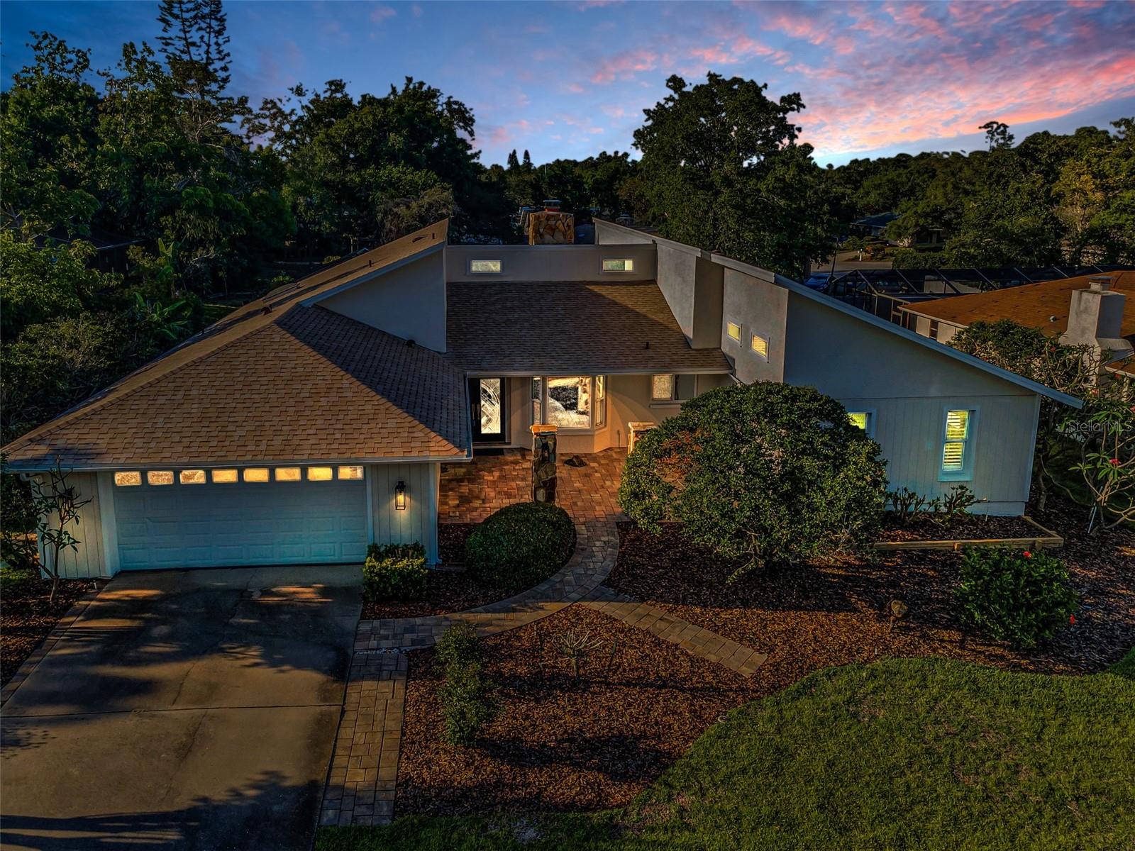 833 Lakeside Terrace